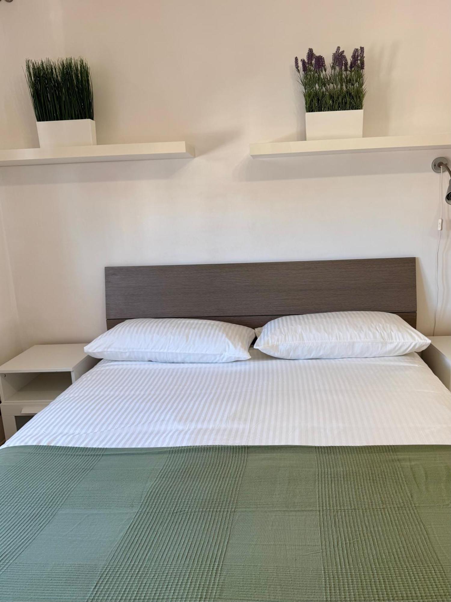 Fil Rouge Hotel Ciampino Bagian luar foto